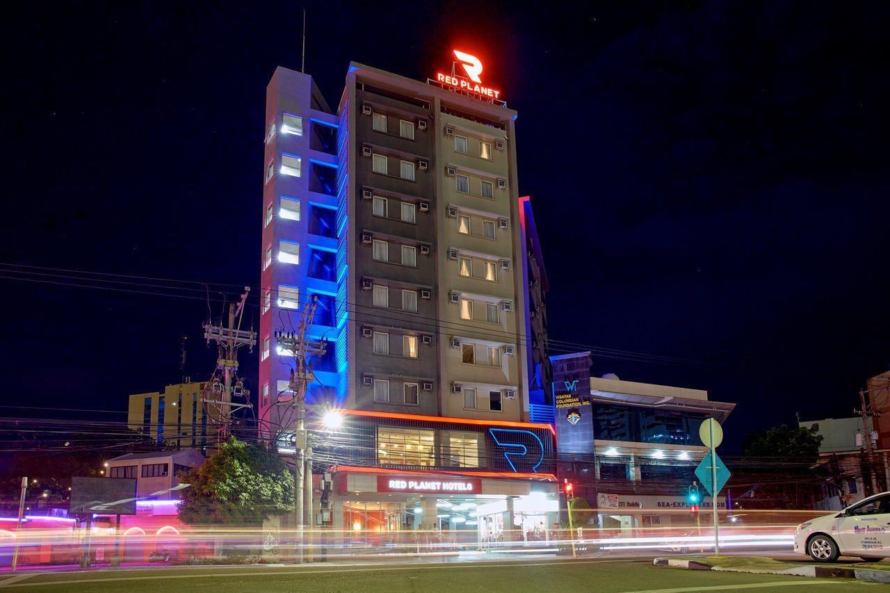 Red Planet Cebu Hotel Exterior photo
