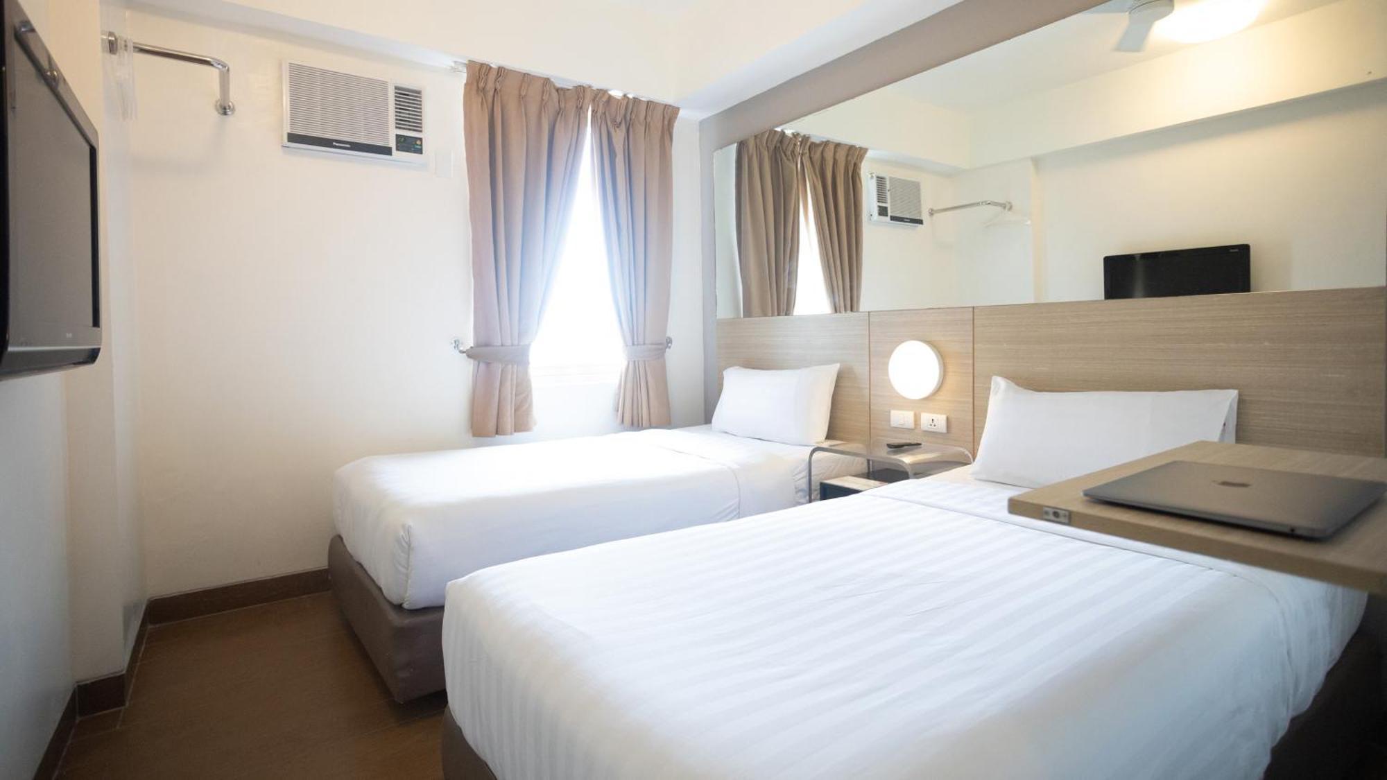 Red Planet Cebu Hotel Exterior photo