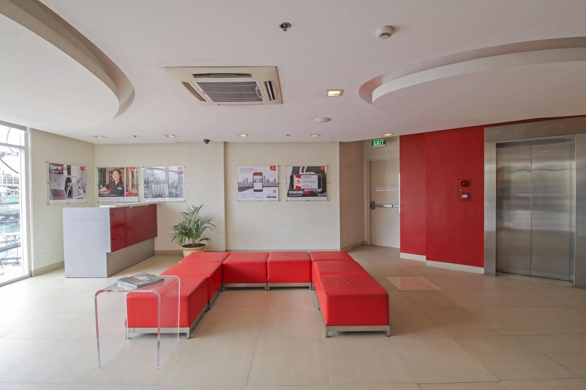 Red Planet Cebu Hotel Exterior photo