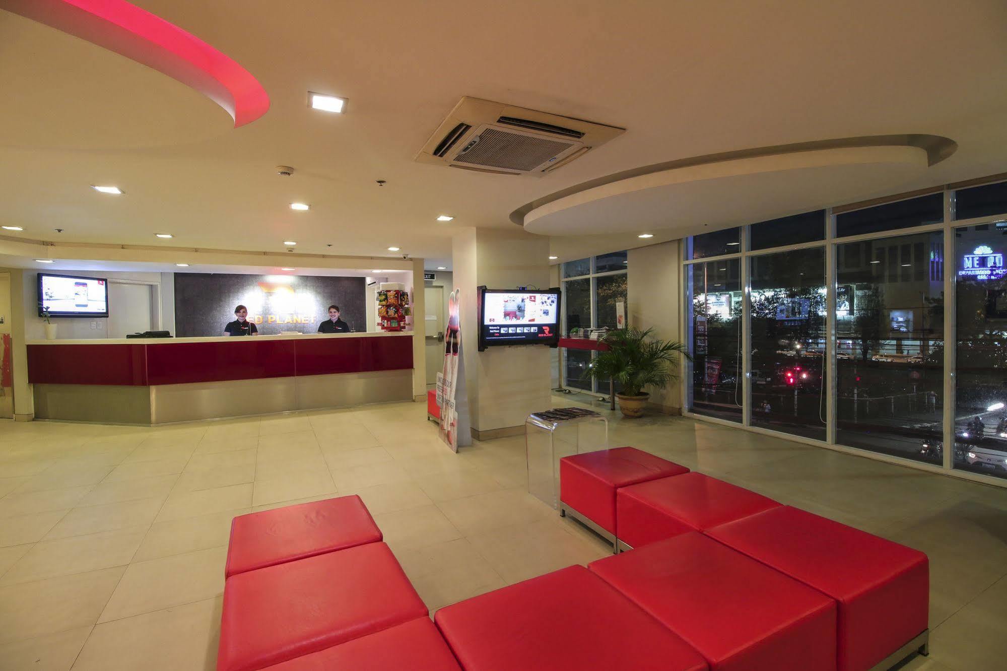 Red Planet Cebu Hotel Exterior photo