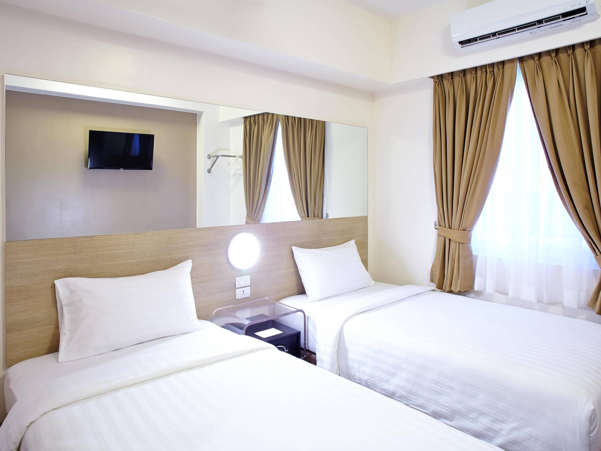 Red Planet Cebu Hotel Exterior photo