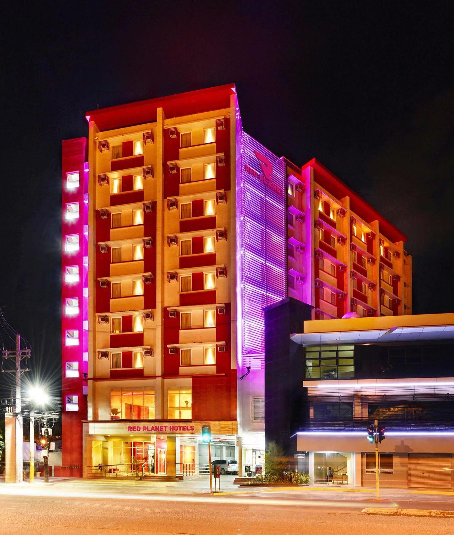 Red Planet Cebu Hotel Exterior photo