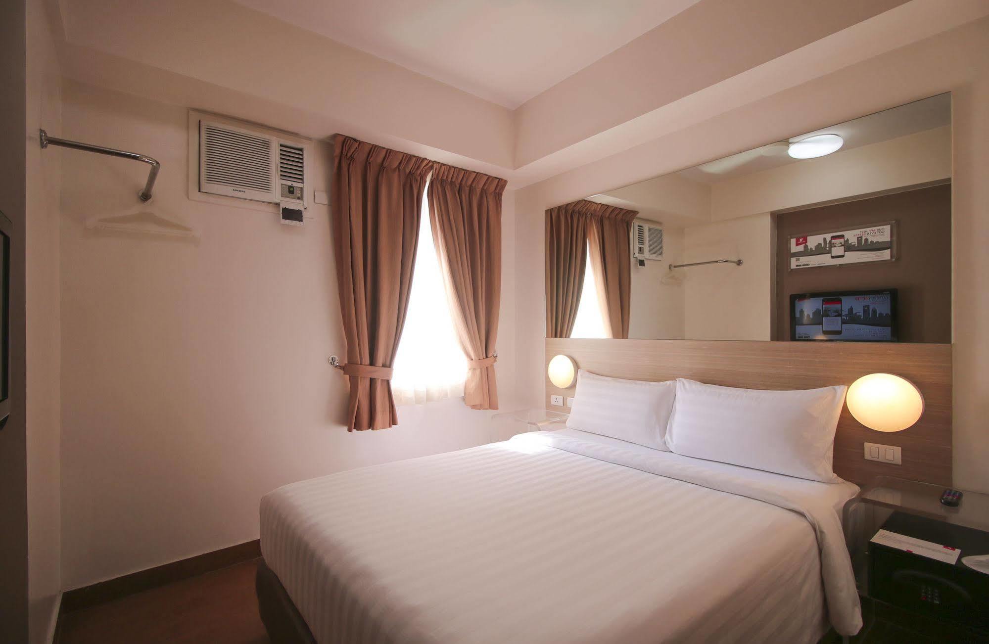 Red Planet Cebu Hotel Exterior photo