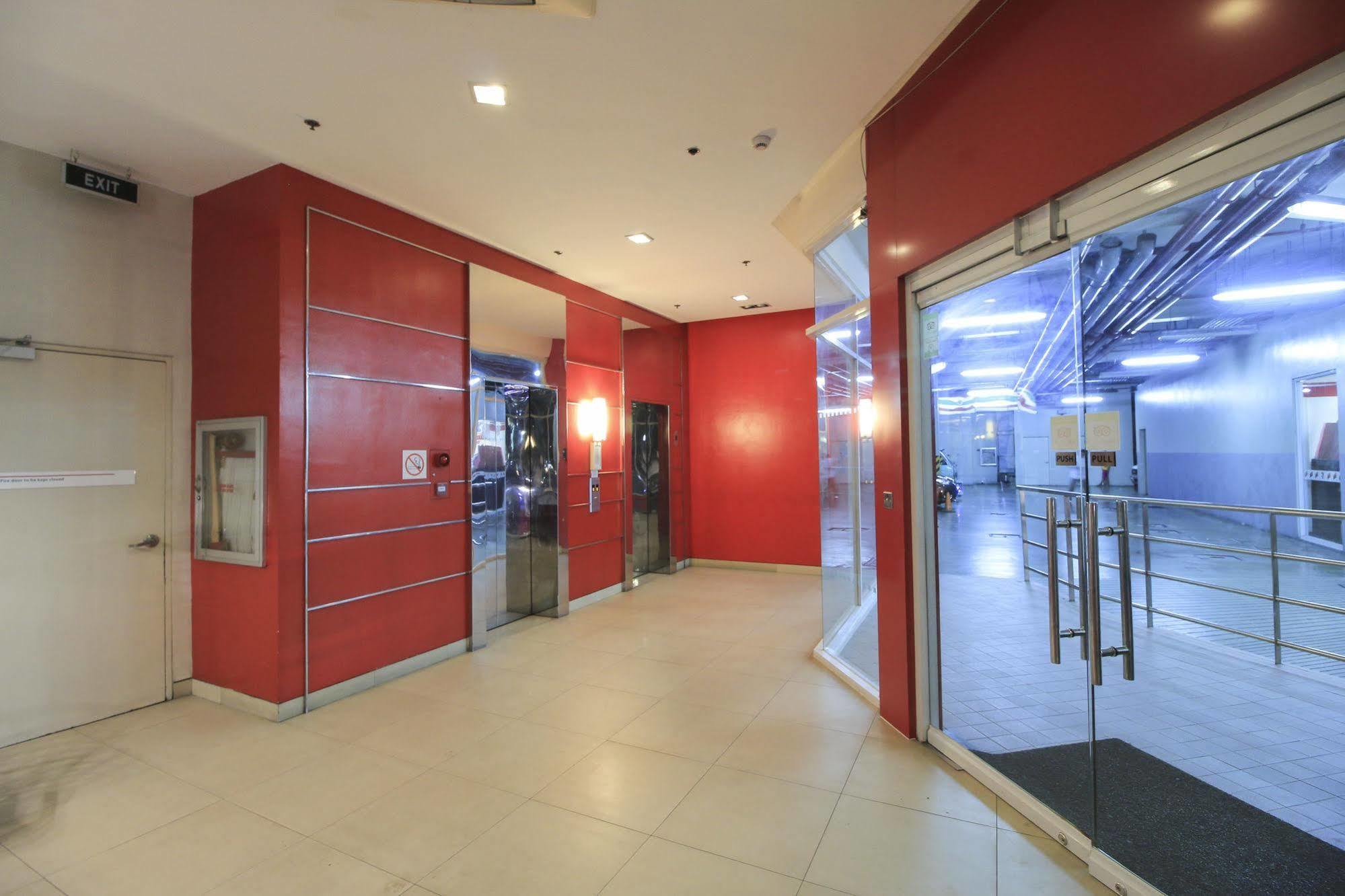 Red Planet Cebu Hotel Exterior photo