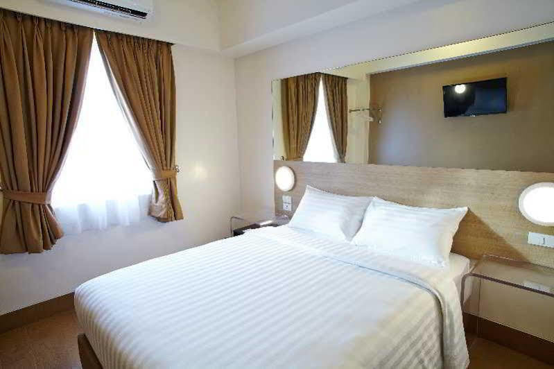 Red Planet Cebu Hotel Exterior photo